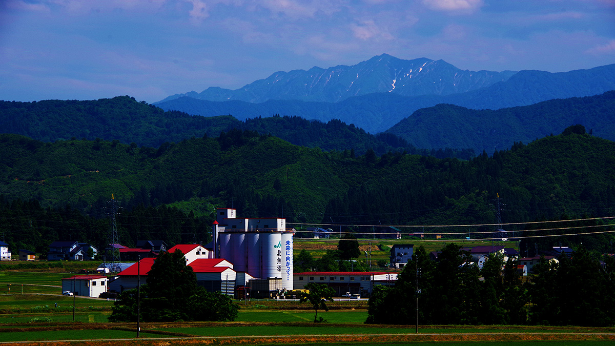 国道252旧広神村付近から眺めた荒沢岳