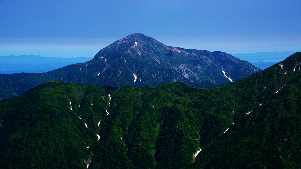丹後山から眺めた八海山