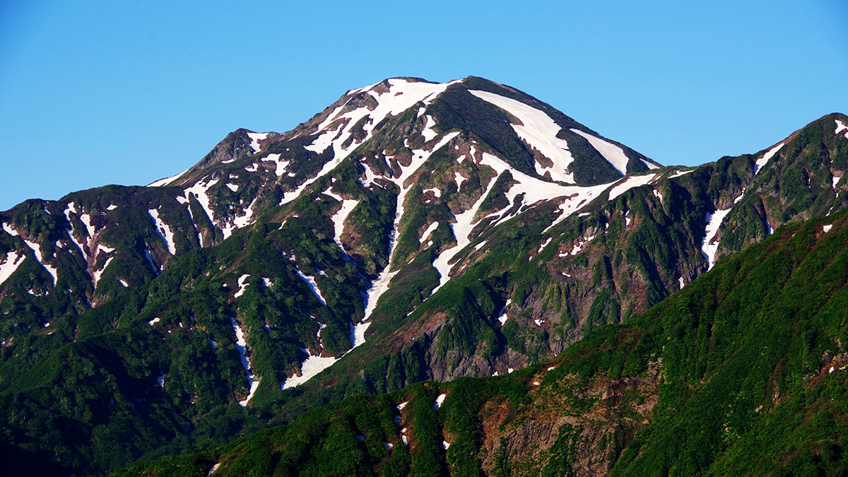 越後駒ヶ岳から眺めた中ノ岳