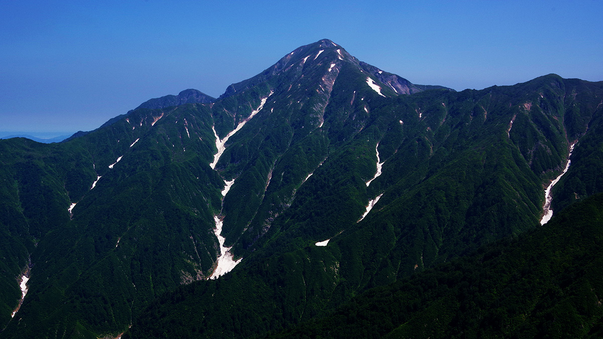 シシ岩付近から眺めた中ノ岳