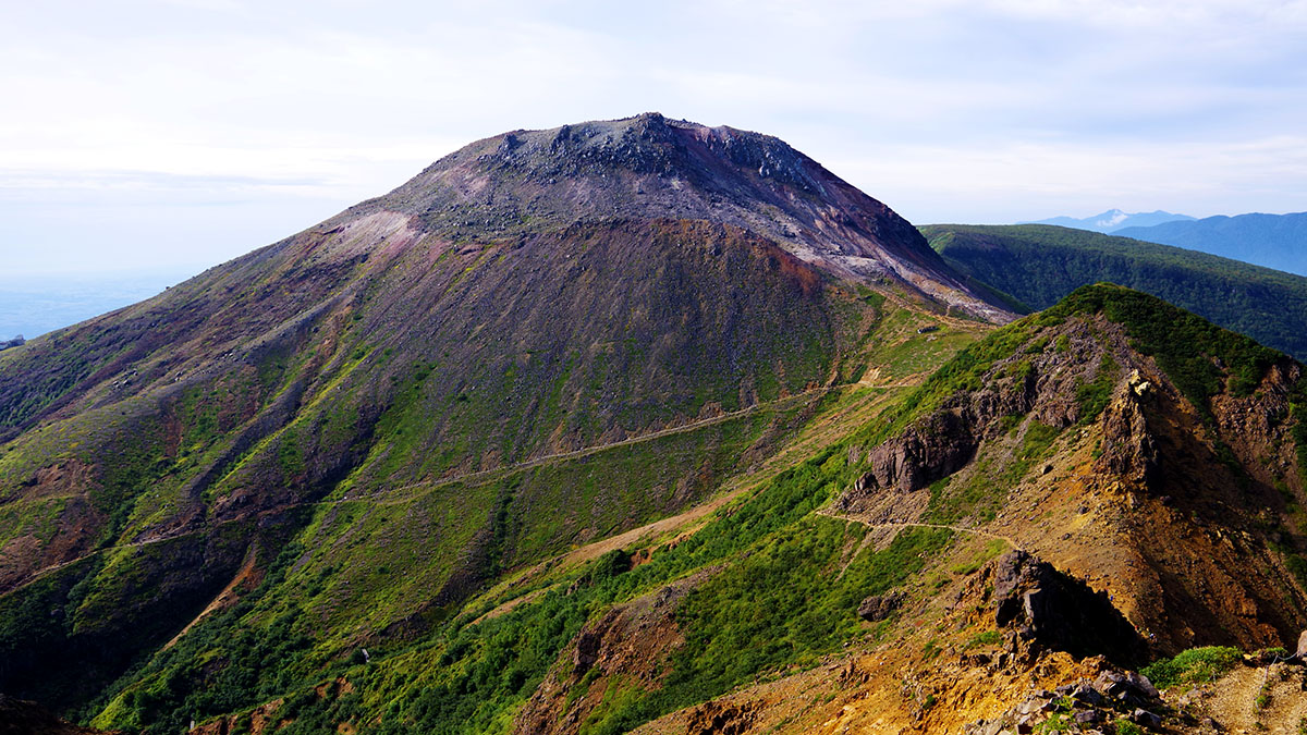朝日岳から眺めた茶臼岳