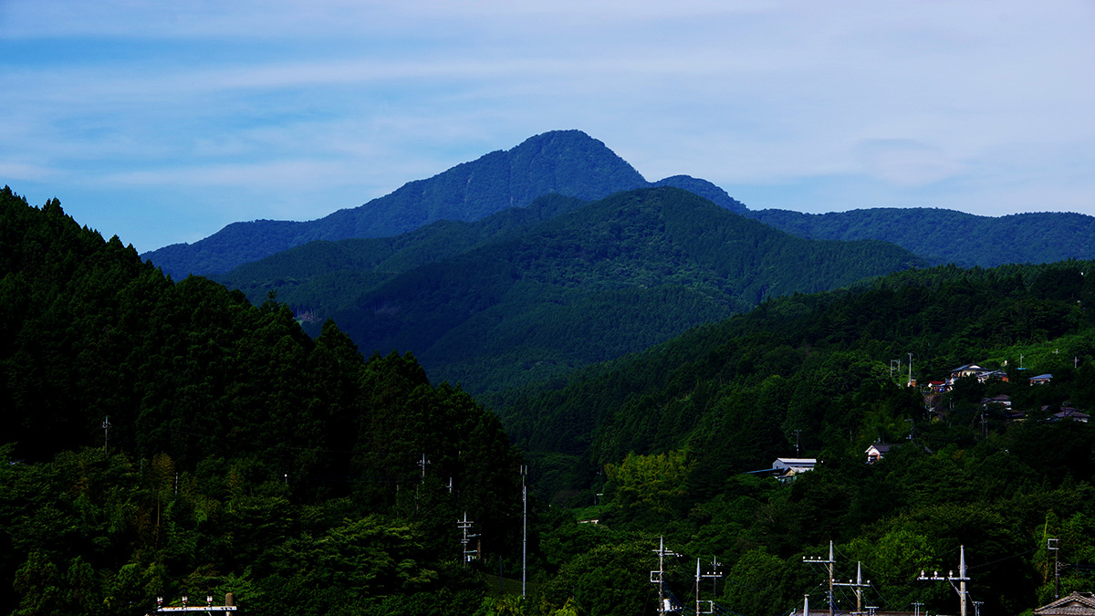 一色橋付近から眺めた矢倉岳