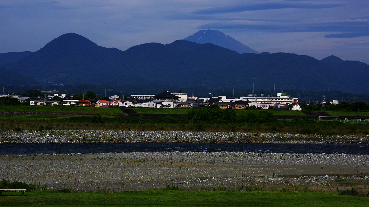 足柄大橋付近から眺めた矢倉岳