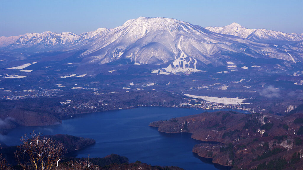 大明神岳から眺めた黒姫山