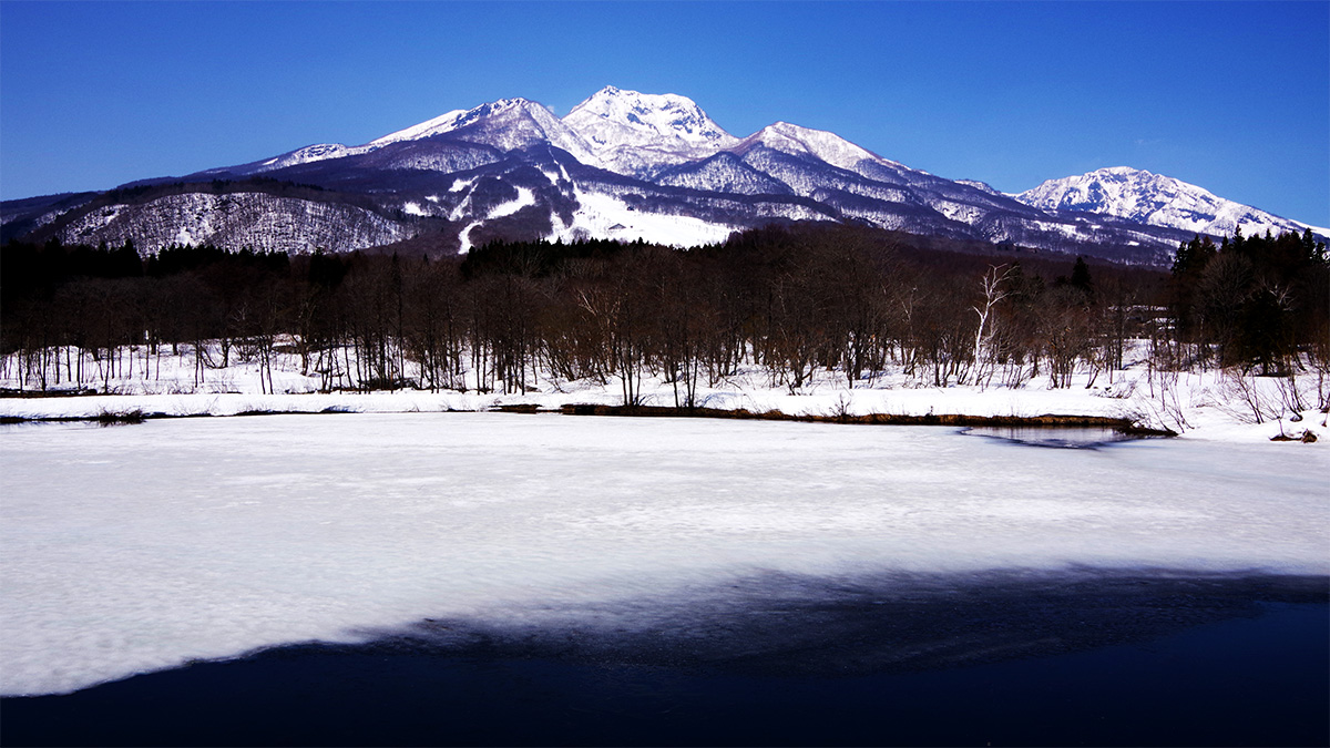 いもり池から眺めた妙高山
