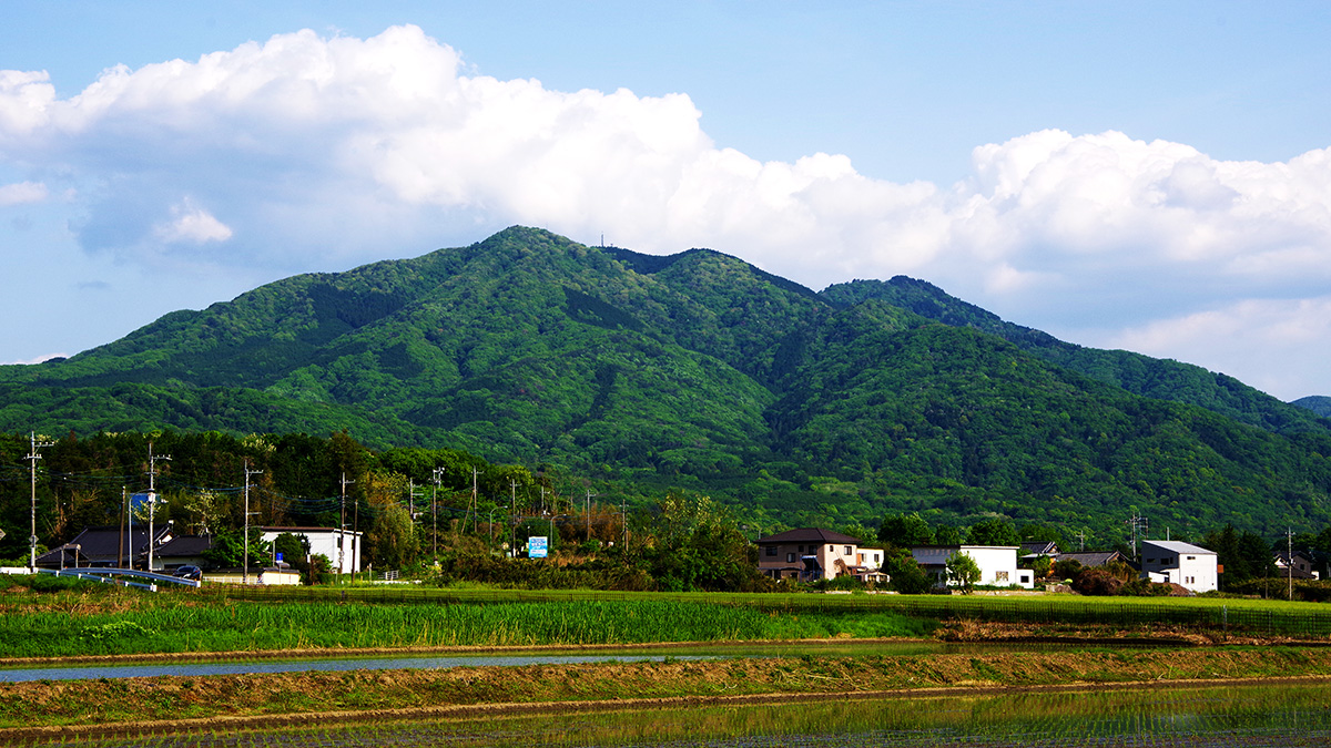 桜川市雨引付近から眺めた加波山