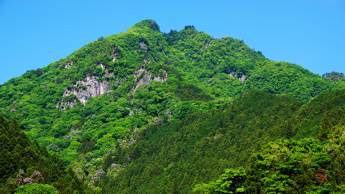宮室の逆転層付近から眺めた四ツ又山