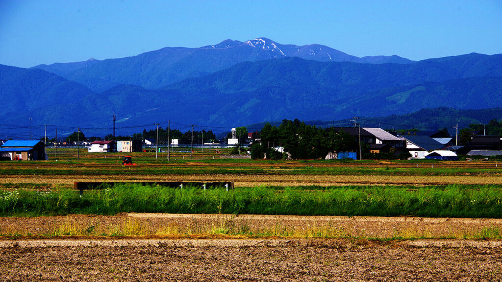 横手平野から眺めた和賀岳