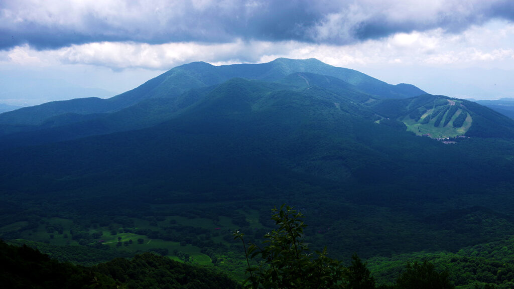 五地蔵山から眺めた飯縄山