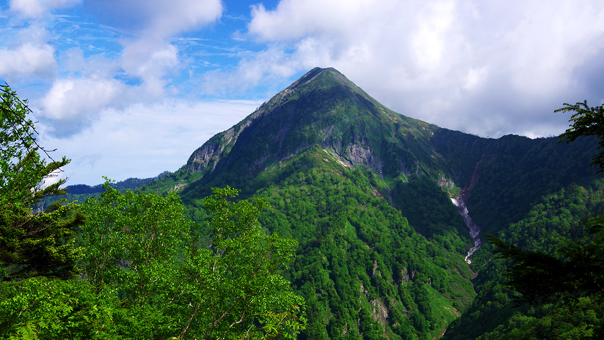九頭竜山から眺めた高妻山