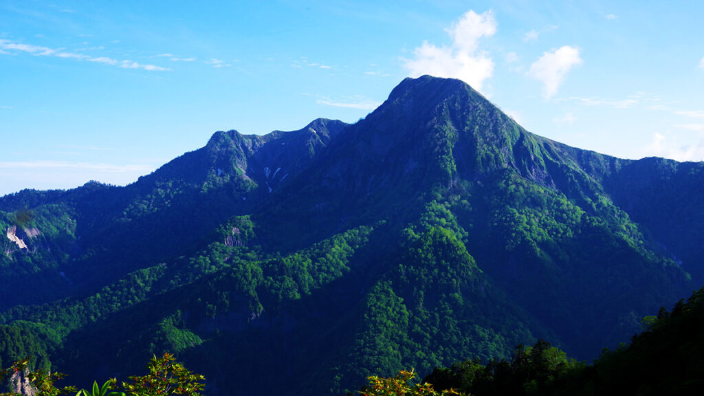 戸隠山から眺めた高妻山
