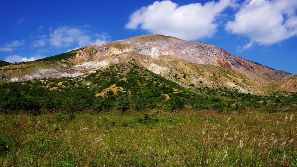 浄土平から眺めた一切経山