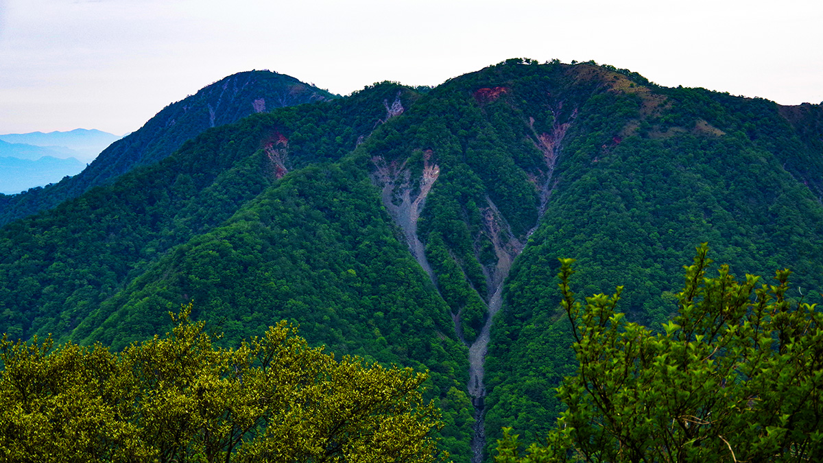 塔ノ岳から眺めた不動ノ峰