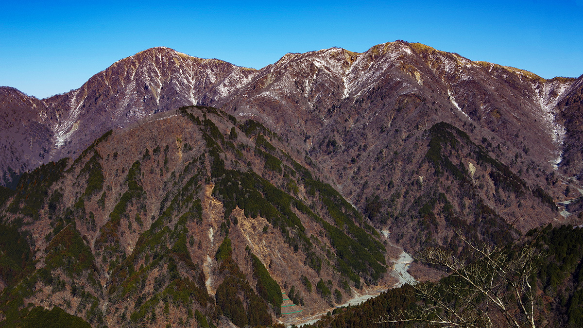 鍋割山稜から眺めた不動ノ峰