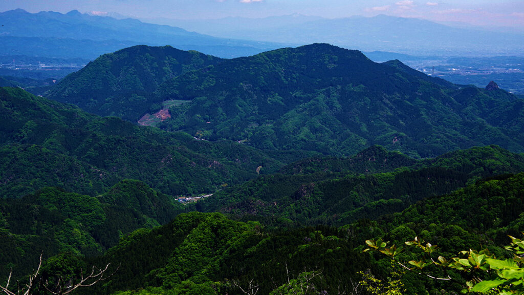 鹿岳から眺めた大桁山