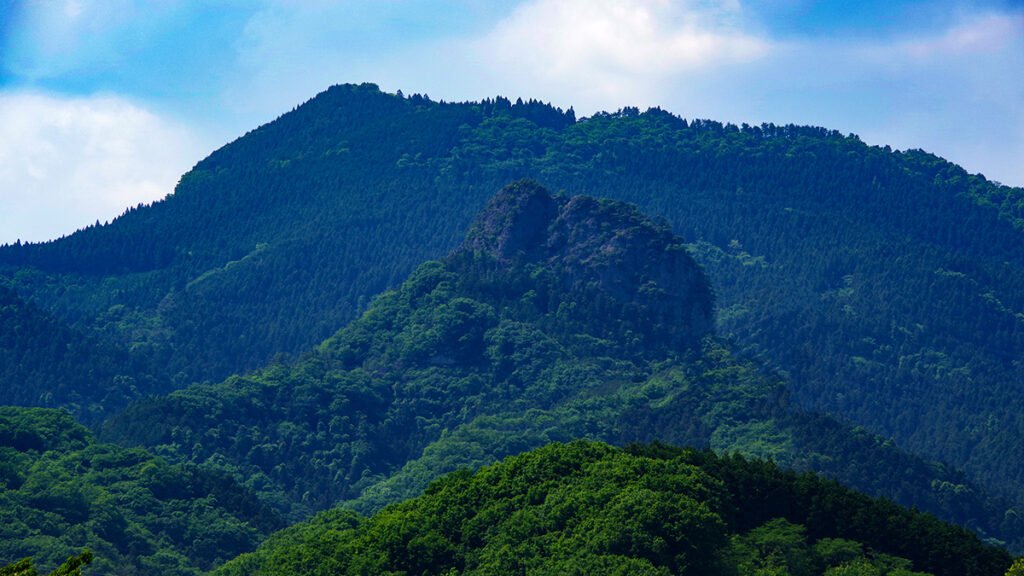 道の駅しもにたから眺めた大桁山