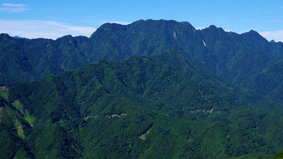 毘沙門山から眺めた両神山