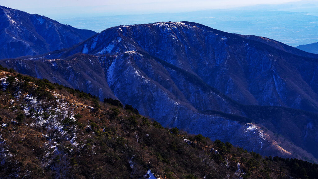鍋割山稜から眺めた三ノ塔