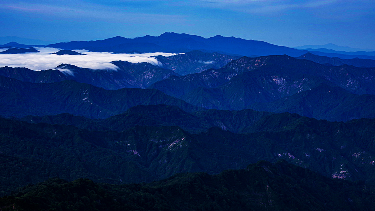 御神楽岳から眺めた守門岳