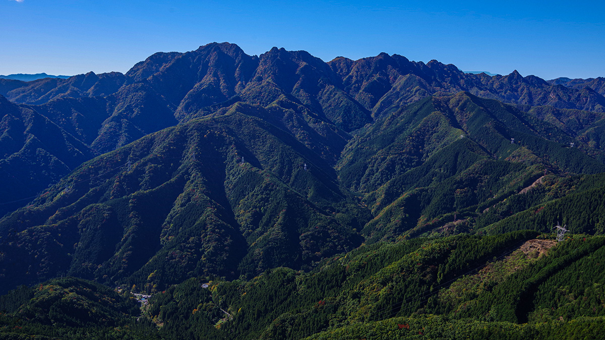 二子山から眺めた両神山